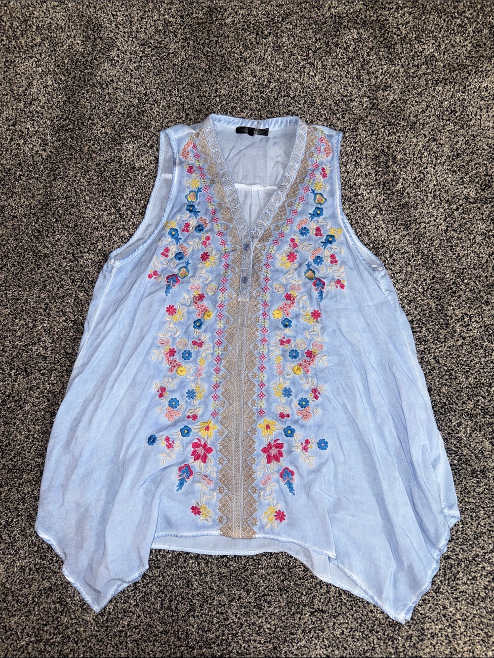 ANDREE BY UNIT Light Blue Embroidered V-Neck Tank